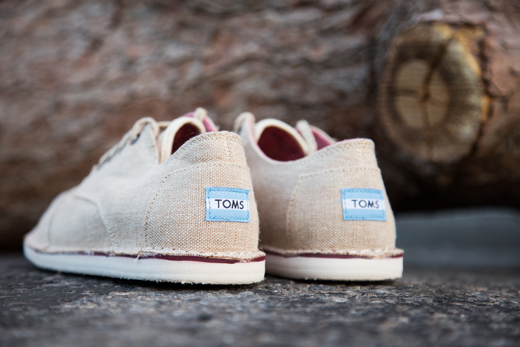 toms-desert-oxford-natural-burlap-feature-sneaker-boutique-3_0