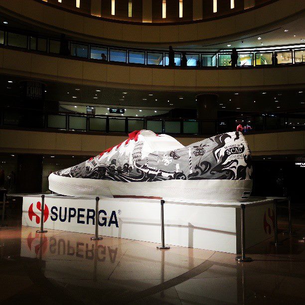 Superga создала самый большой кед в мире.